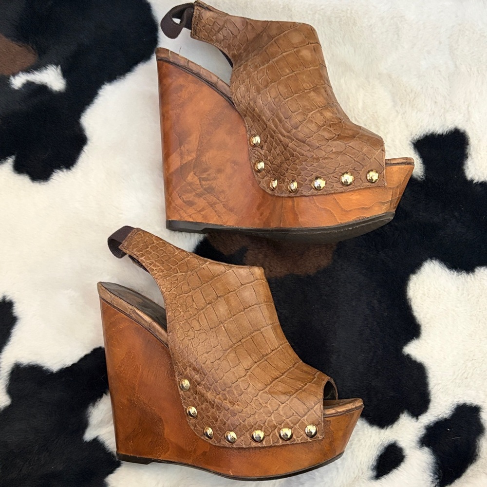 Stuart Weitzman Brown Croc-Embossed Leather Wedge Sandals